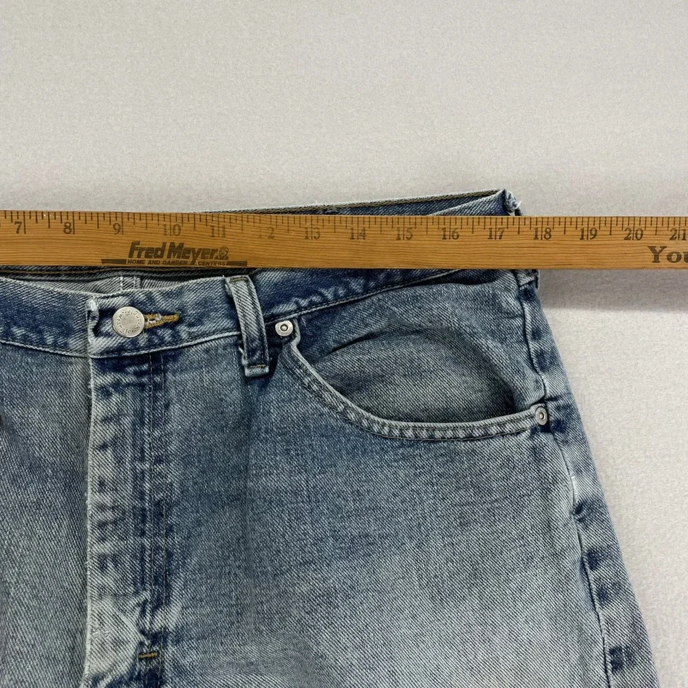 Wrangler Jeans Men's 36x32 97601VR‎ Straight Leg Faded Distressed Workwear Denim